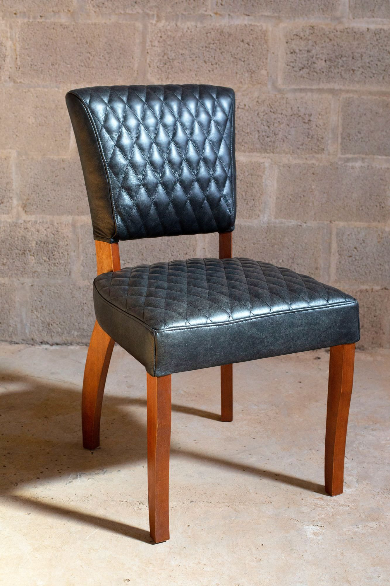 Cadeira Londres Couro Waxy Preto