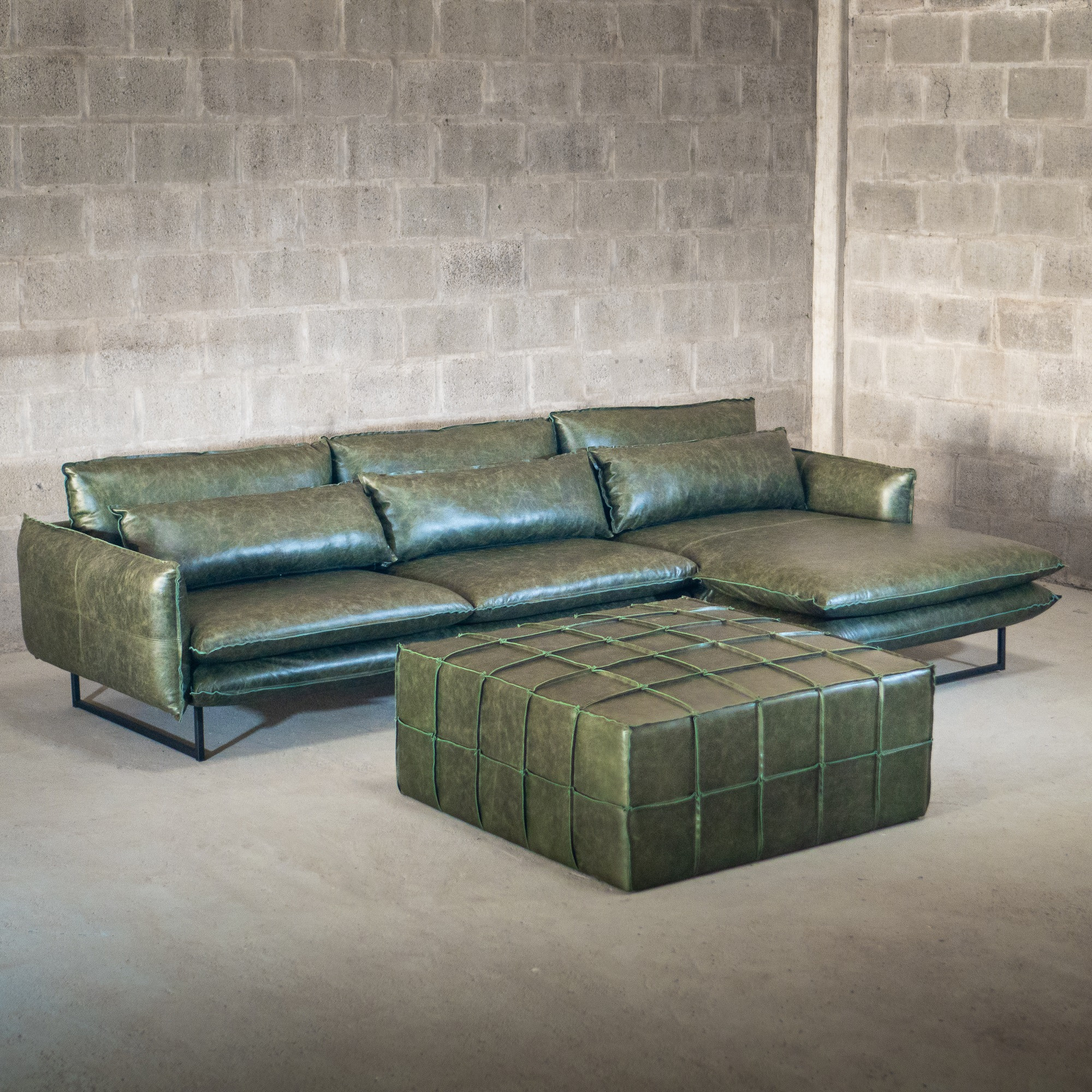 Sofá Ibiza Couro Legítimo La Paz C/ Chaise Verde Esmeralda 2.10mt
