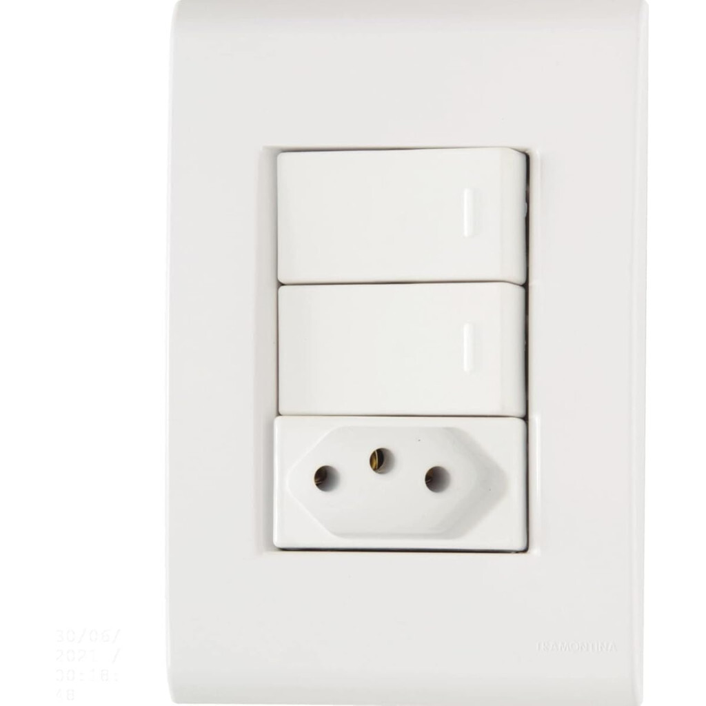 Conjunto 4x2 com 2 Interruptores Simples 10 a 250 V e 1 Tomada 2p+t 20 a 250 V Tramontina Liz Branco