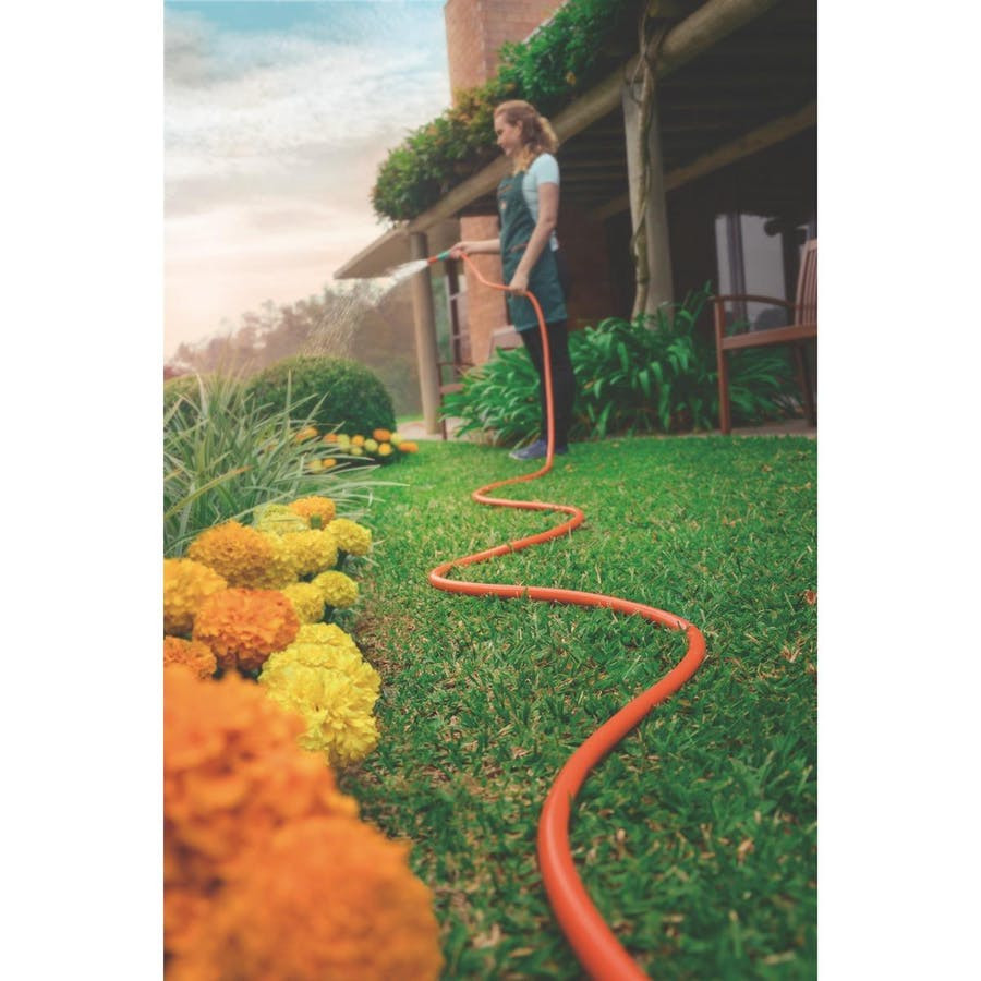 Mangueira 3 Camadas Super Flex 1/2" Laranja Pvc com Engates Rápidos e Esguicho 15m - Tramontina